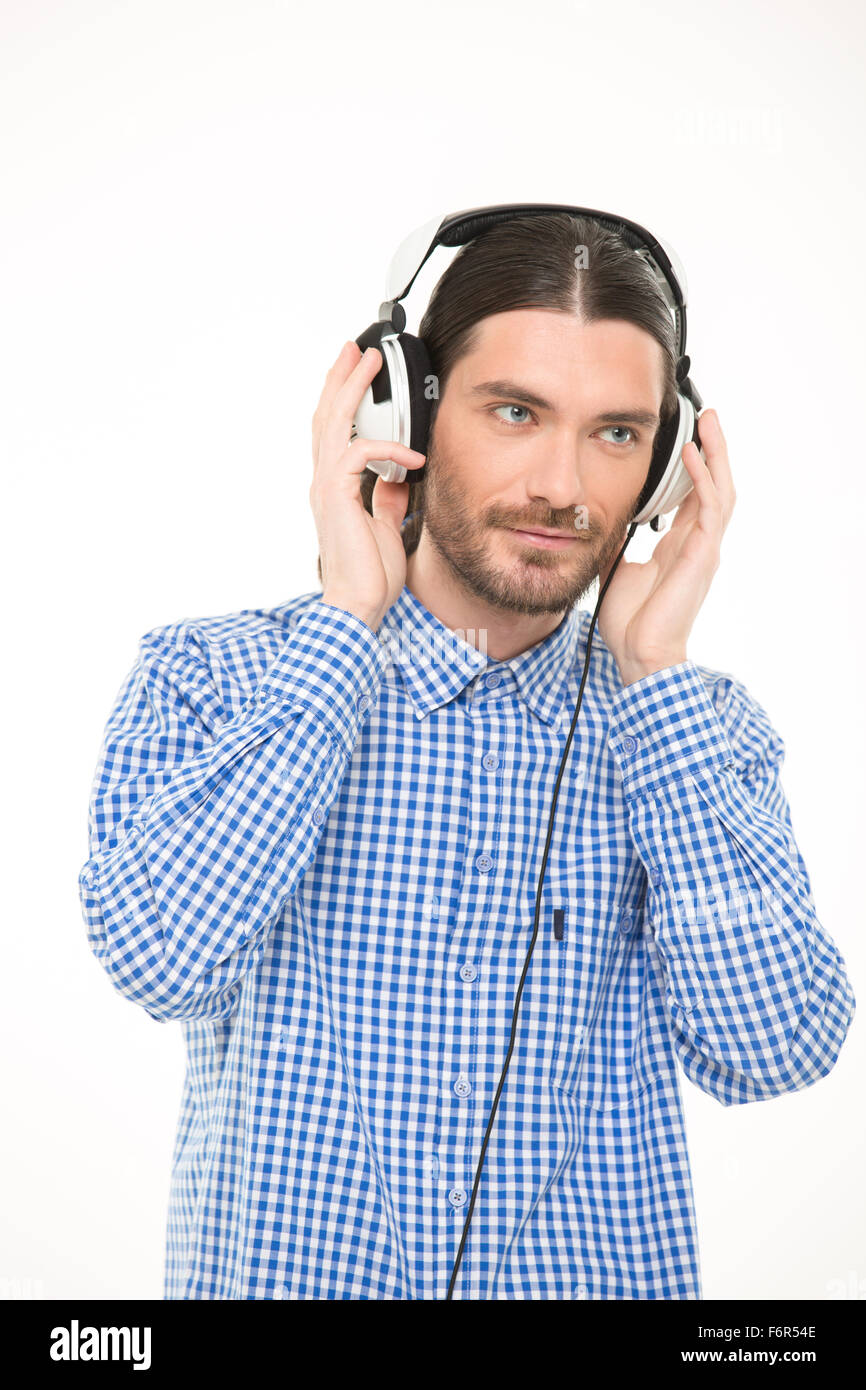Attraktive junge Mann karierten Musikhören Stockfoto