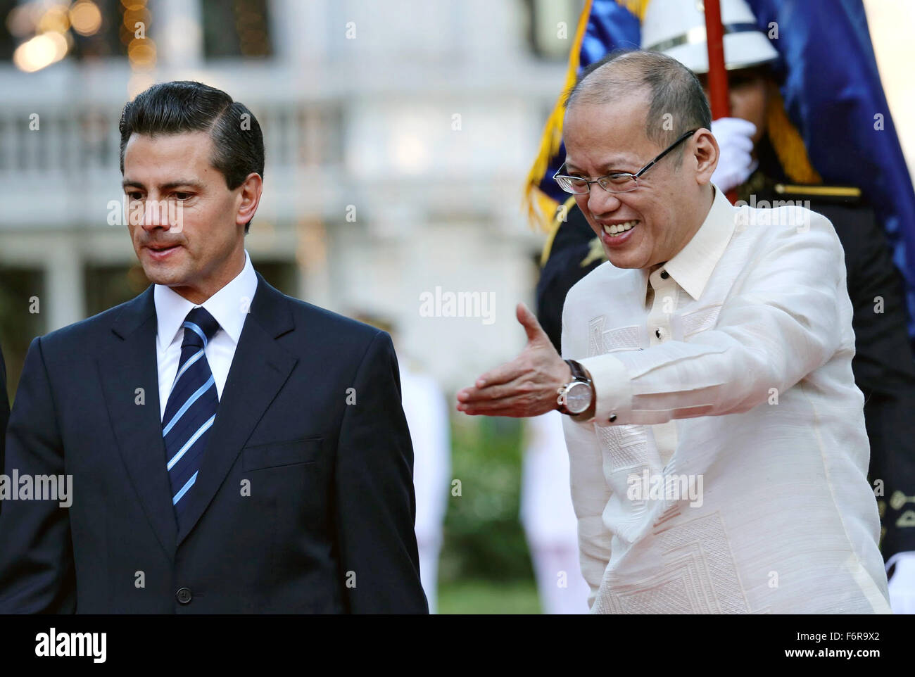 Mexiko Präsident Enrique Pena Nieto mit philippinische Präsident Benigno Aquino III. während der Eröffnungszeremonie vor der APEC Leaders Summit im Palazzo Malaca – Ang 17. November 2015 in Manila, Philippinen. Stockfoto