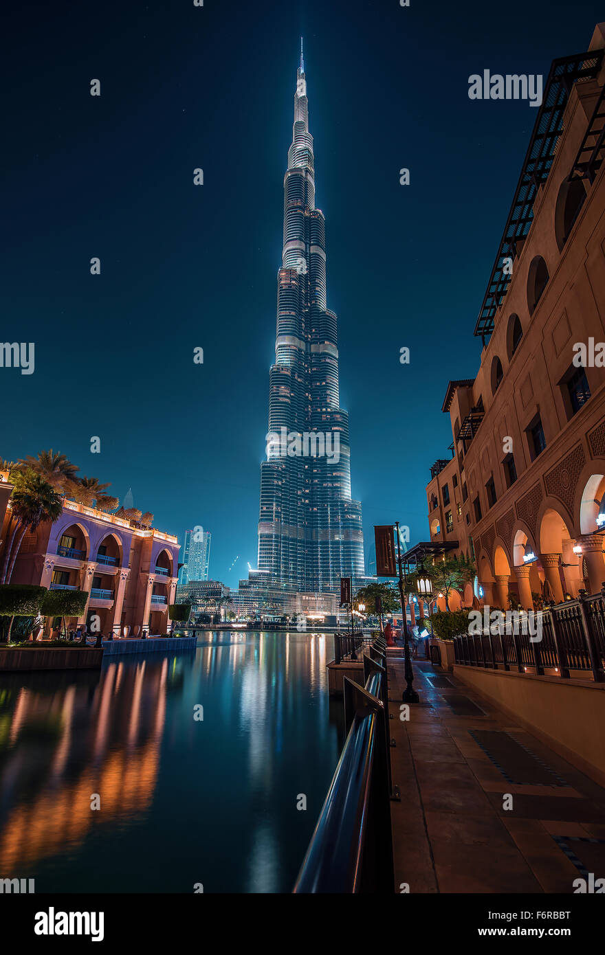 Burj Khalifa vom Souk Al Bahar Stockfoto