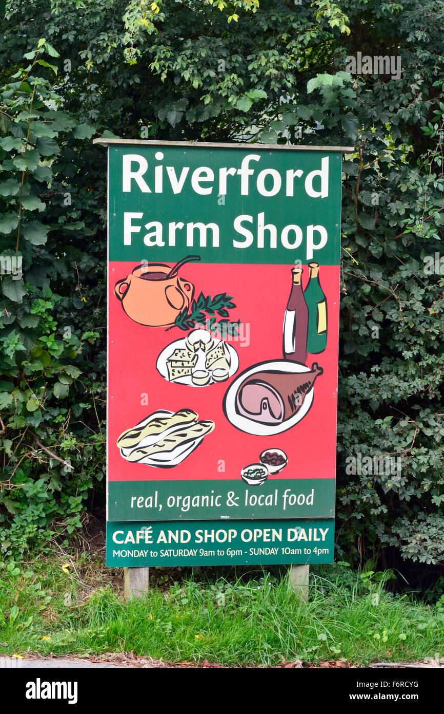 Riverford Farm Shop anmelden - Verkäufer von Bio-Produkten in Devon, England Stockfoto