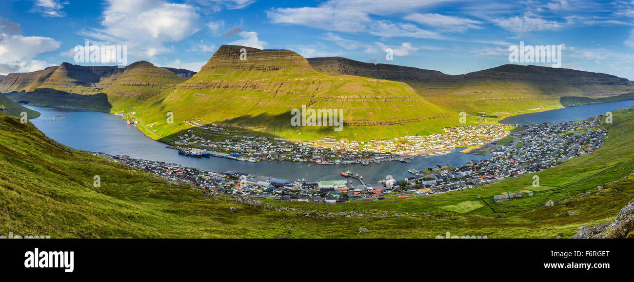Panorama der Stadt Klaksvik auf Bordoy Island, Färöer, Dänemark Stockfoto