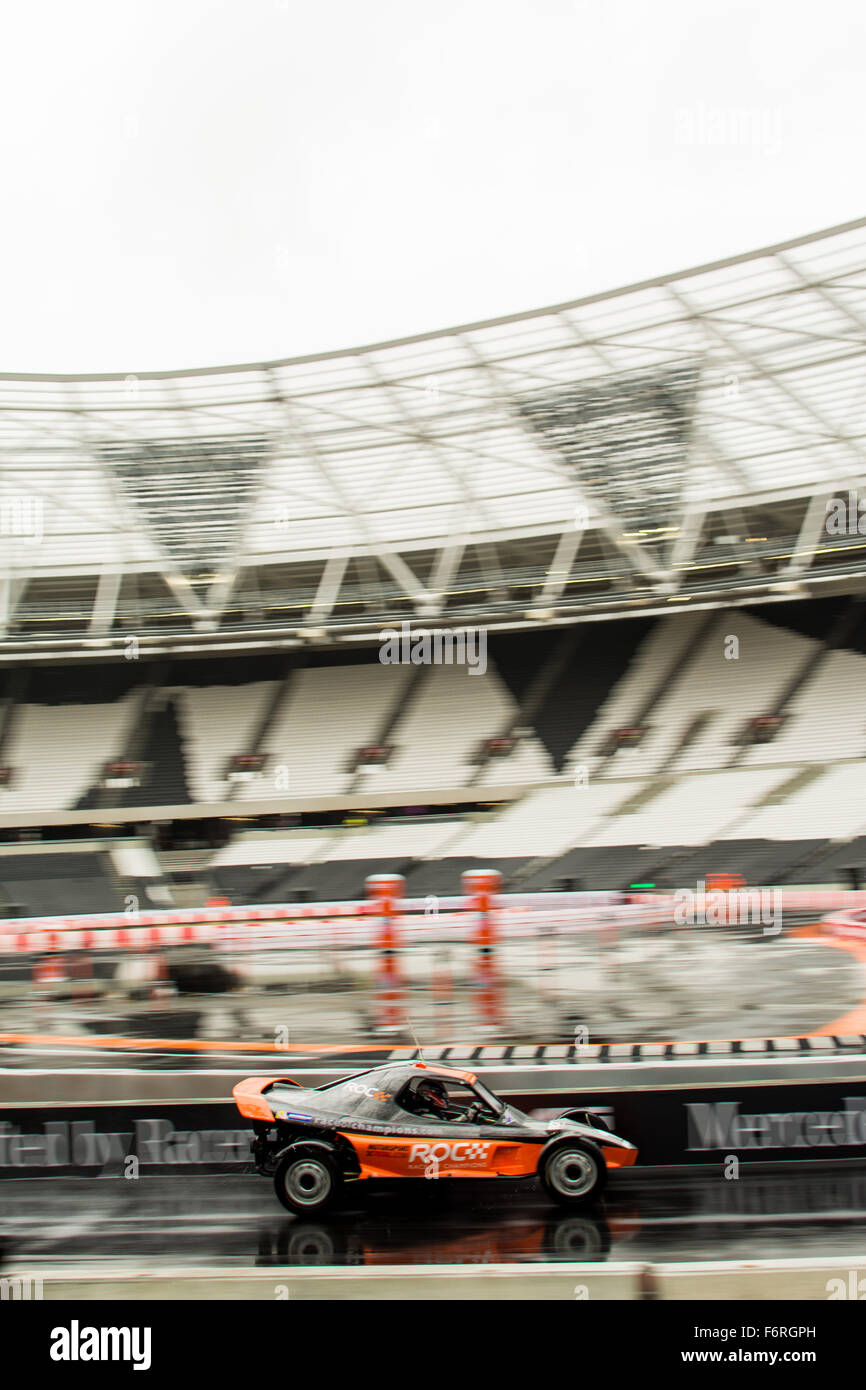 London, UK. 19. November 2015. Fünf Mal MotoGP würde Weltmeister Mick Doohan of Australia Laufwerke während The Race of Champions im The Stadion am Queen Elizabeth Olympic Park am 19. November 2015 in LONDON, Vereinigtes Königreich. Bildnachweis: Gergo Toth/Alamy Live-Nachrichten Stockfoto