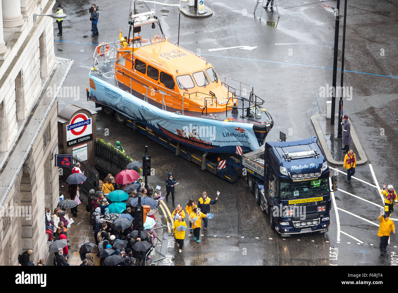 Der Oberbürgermeister zeigen Paraden durch die Straßen der City of London, nach einer Tradition, die seit 800 Jahren andauert. Stockfoto