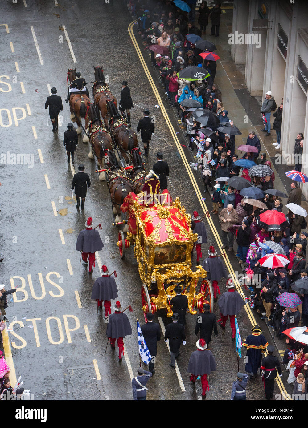 Der Oberbürgermeister Schlitten Paraden durch die Straßen der City of London, nach einer Tradition, die seit 800 Jahren andauert. Stockfoto