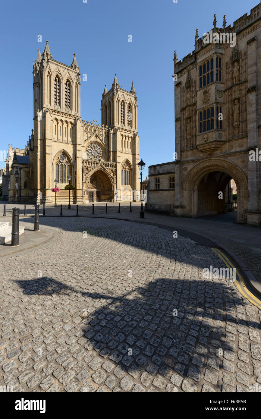 Bristol Kathedrale an einem Sommernachmittag. Stockfoto