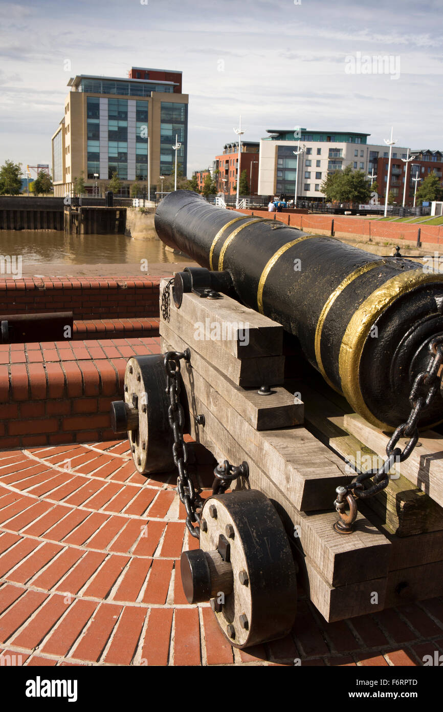 Großbritannien, England, Yorkshire, Hull, Princes Dock Road, direkt am Meer-Kanone Stockfoto