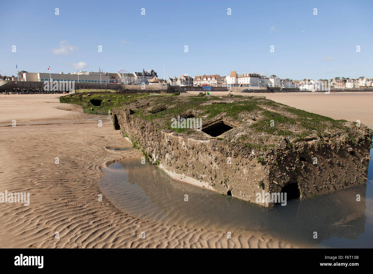 Bleibt der Maulbeerbäume Hafen von Arromanches Stockfoto