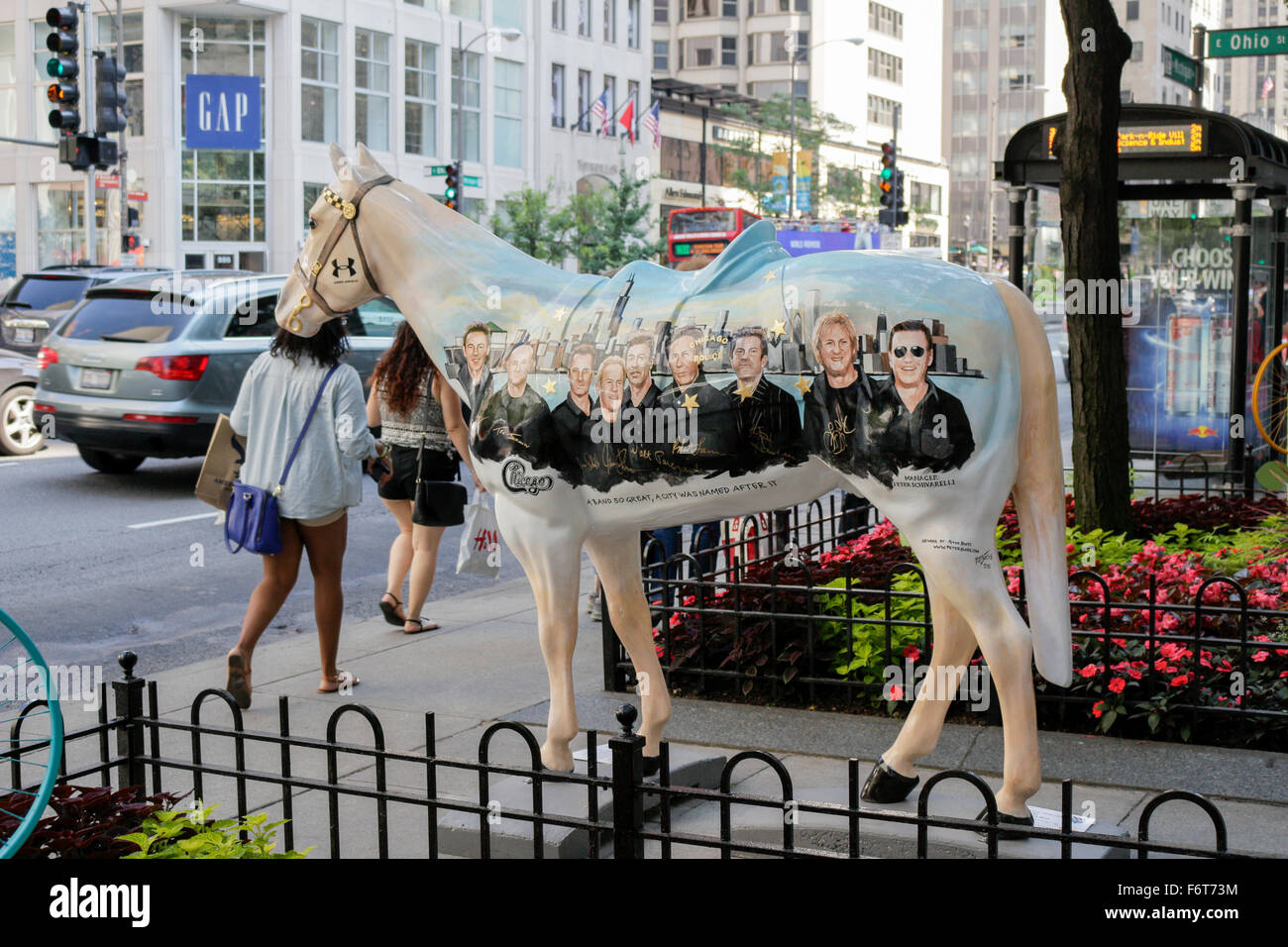 Musikgruppe 'Chicago' Malerei auf Glasfaser Pferd. Michigan Avenue, Chicago, Illinois. Stockfoto