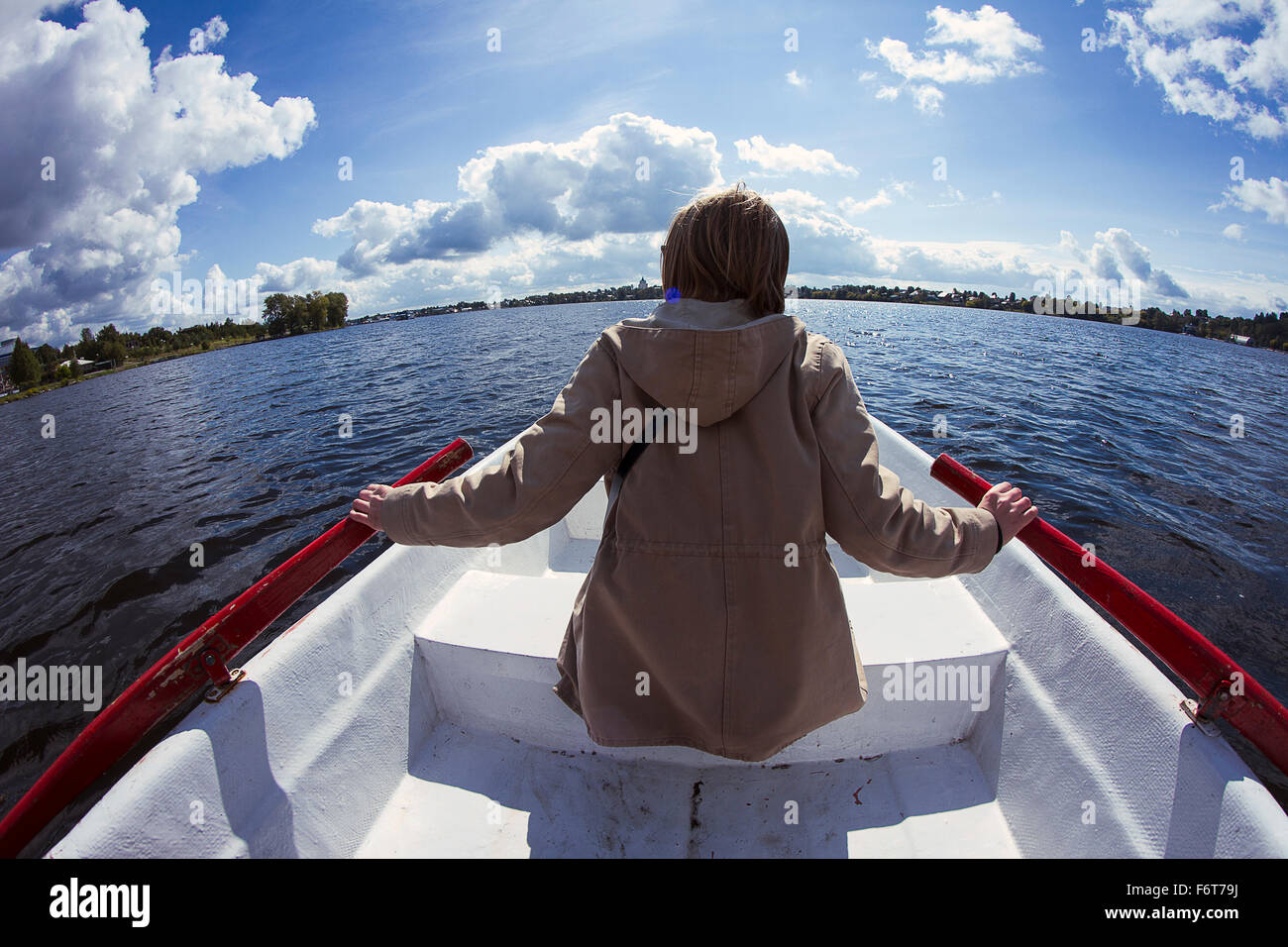sitzendes-ruderboot-fotos-und-bildmaterial-in-hoher-aufl-sung-alamy