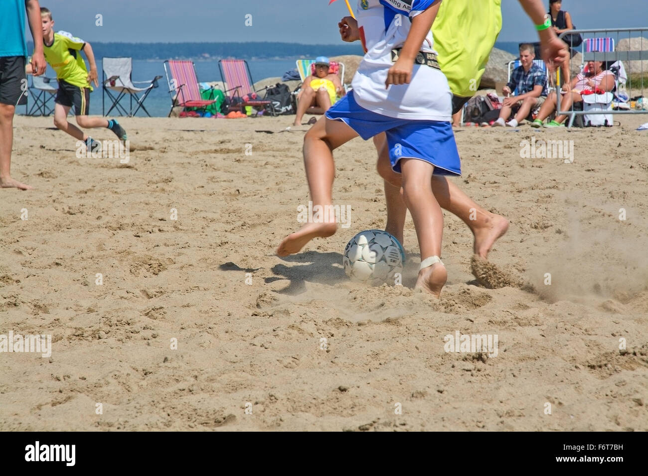 Beach-Fußball-Spiel in das jährliche Turnier am Stößel Beach in Åhus Schweden im Juni 2014. Stockfoto