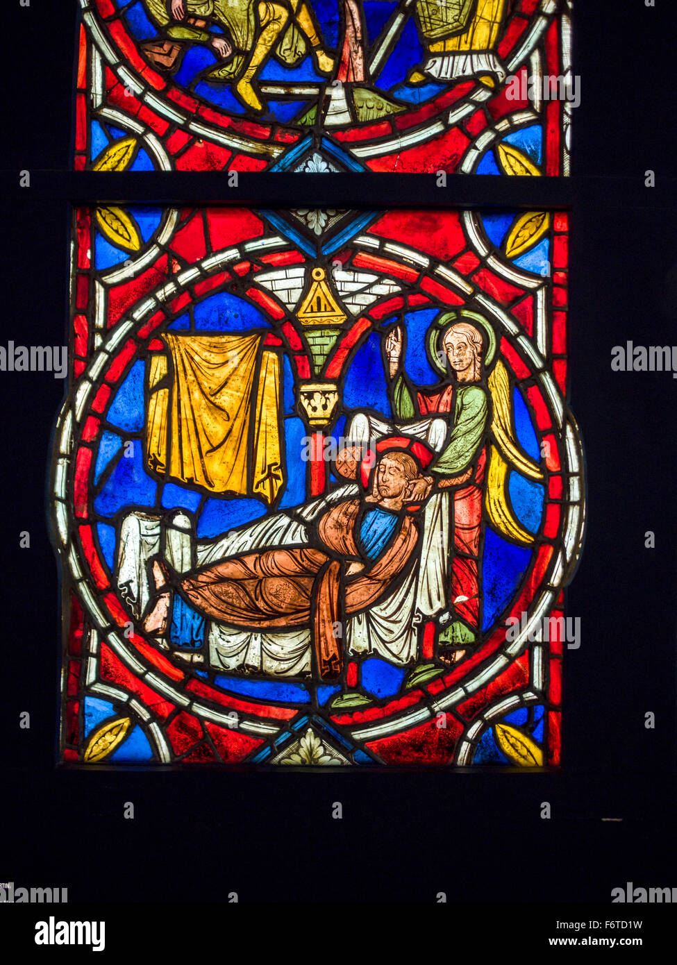 Jesus Erhöhung Lazarus Panel von Cluny. Mittelalterliche Glasmalerei Sammlung an Cluny. Glasmalerei-Beispiel aus dem museum Stockfoto