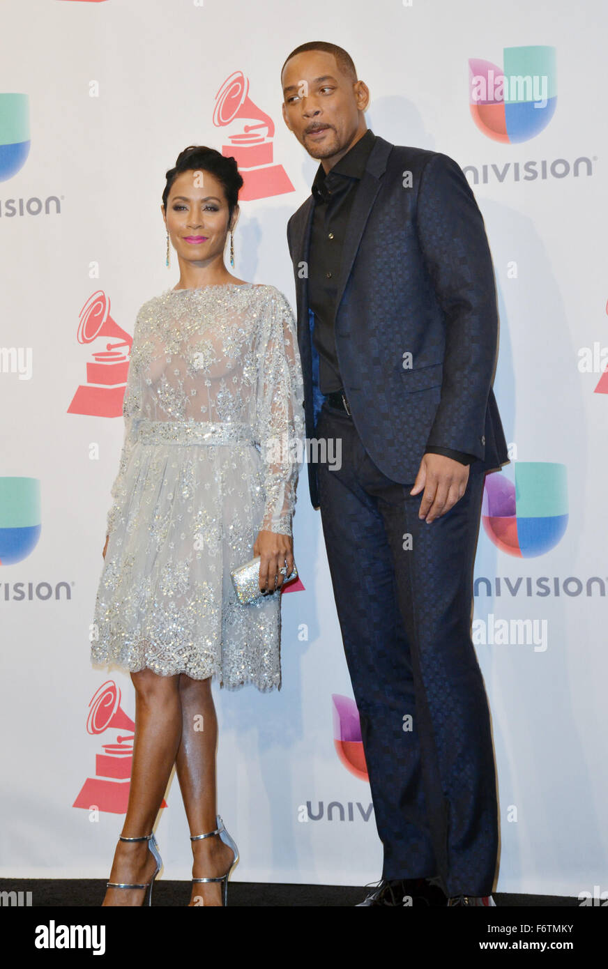 Las Vegas, Nevada, USA. 19. November 2015. Musiker/Schauspieler Will Smith und Ehefrau Jada Pinkett Smith posieren im Presseraum während 2015 Latin Grammy Awards am 19. November 2015 im MGM Grand Arena in Las Vegas, Nevada. Bildnachweis: Marcel Thomas/ZUMA Draht/Alamy Live-Nachrichten Stockfoto