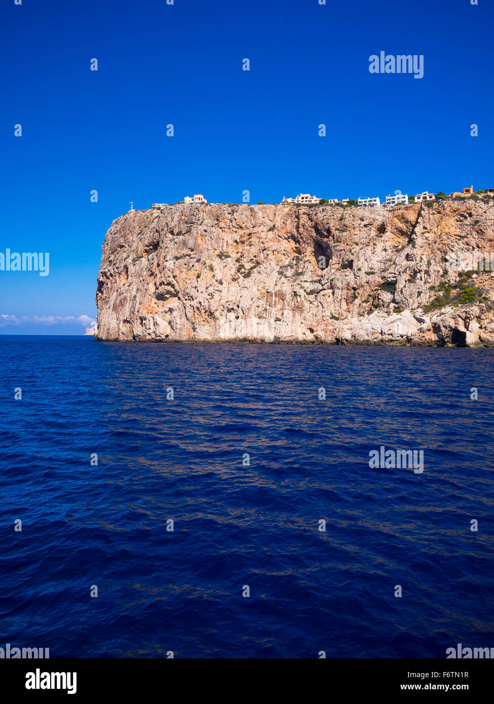 Spanien, Mallorca, Cliff Küste in der Nähe von Cap de sa Mola Stockfoto