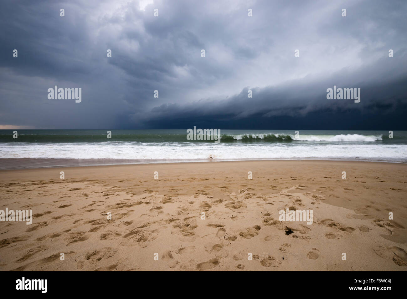 Frankreich, Lacanau Ocean, Gewitterwolken Stockfoto