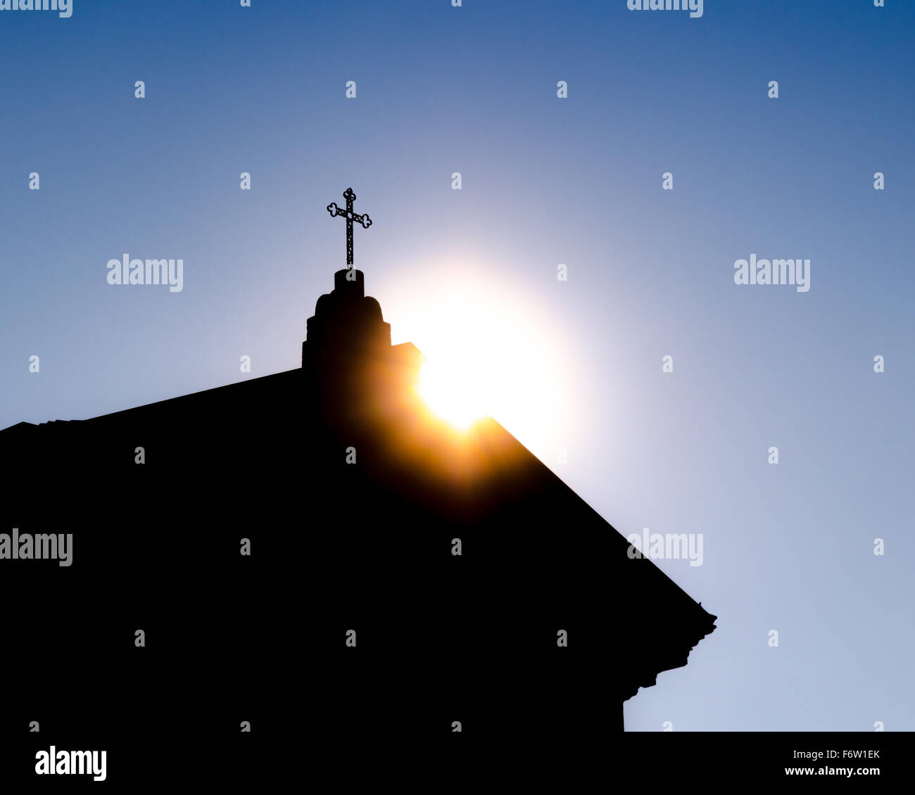 Christian Kreuz auf blauem Grund Pfingstmontag Kopie Raum - Konzept Bild Stockfoto