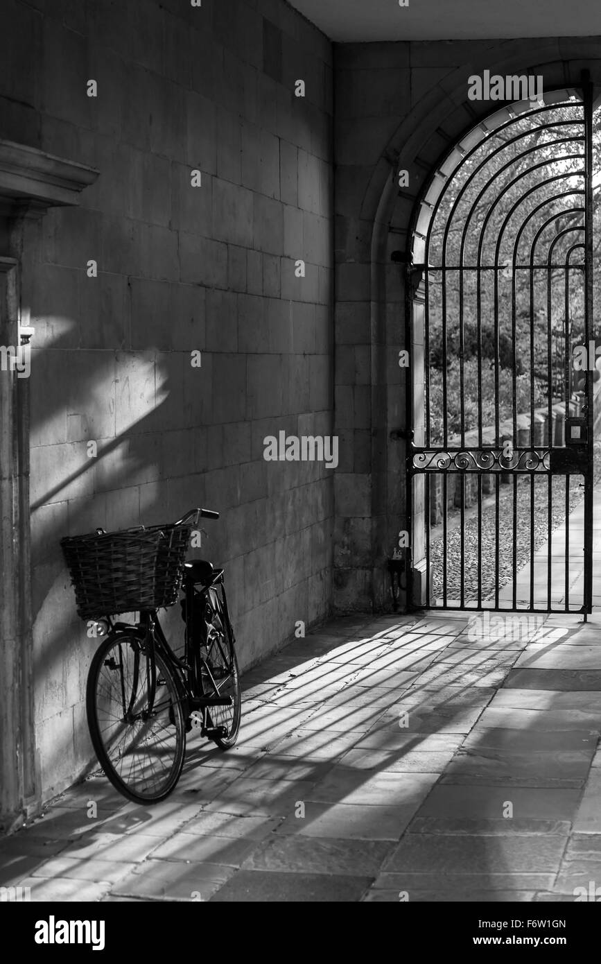 Atemberaubende Bilder von Cambridge Stadt und Universität Standorten in schwarz / weiß Stockfoto