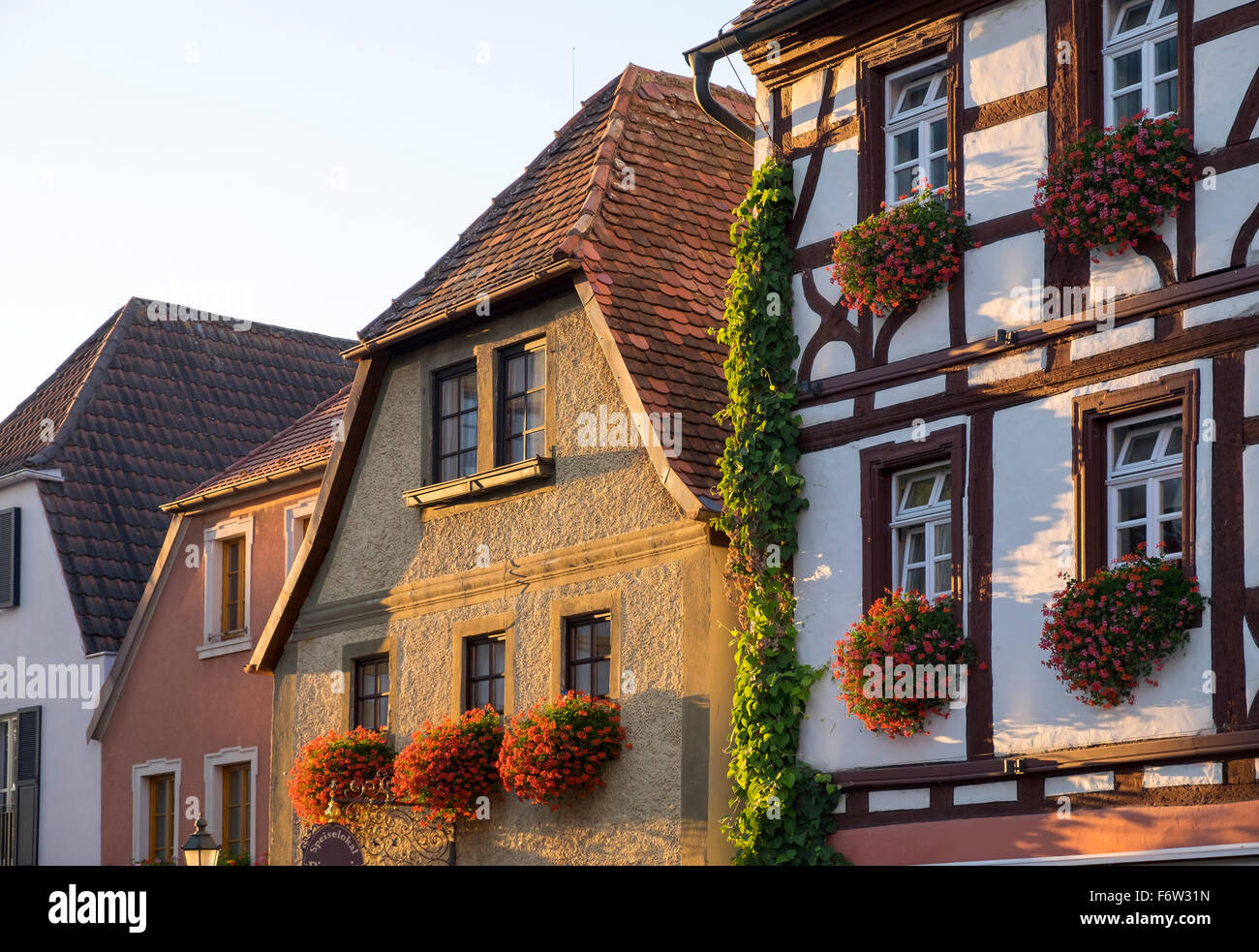 Deutschland, Unterfranken, Volkach, historische Häuser auf dem Marktplatz Stockfoto