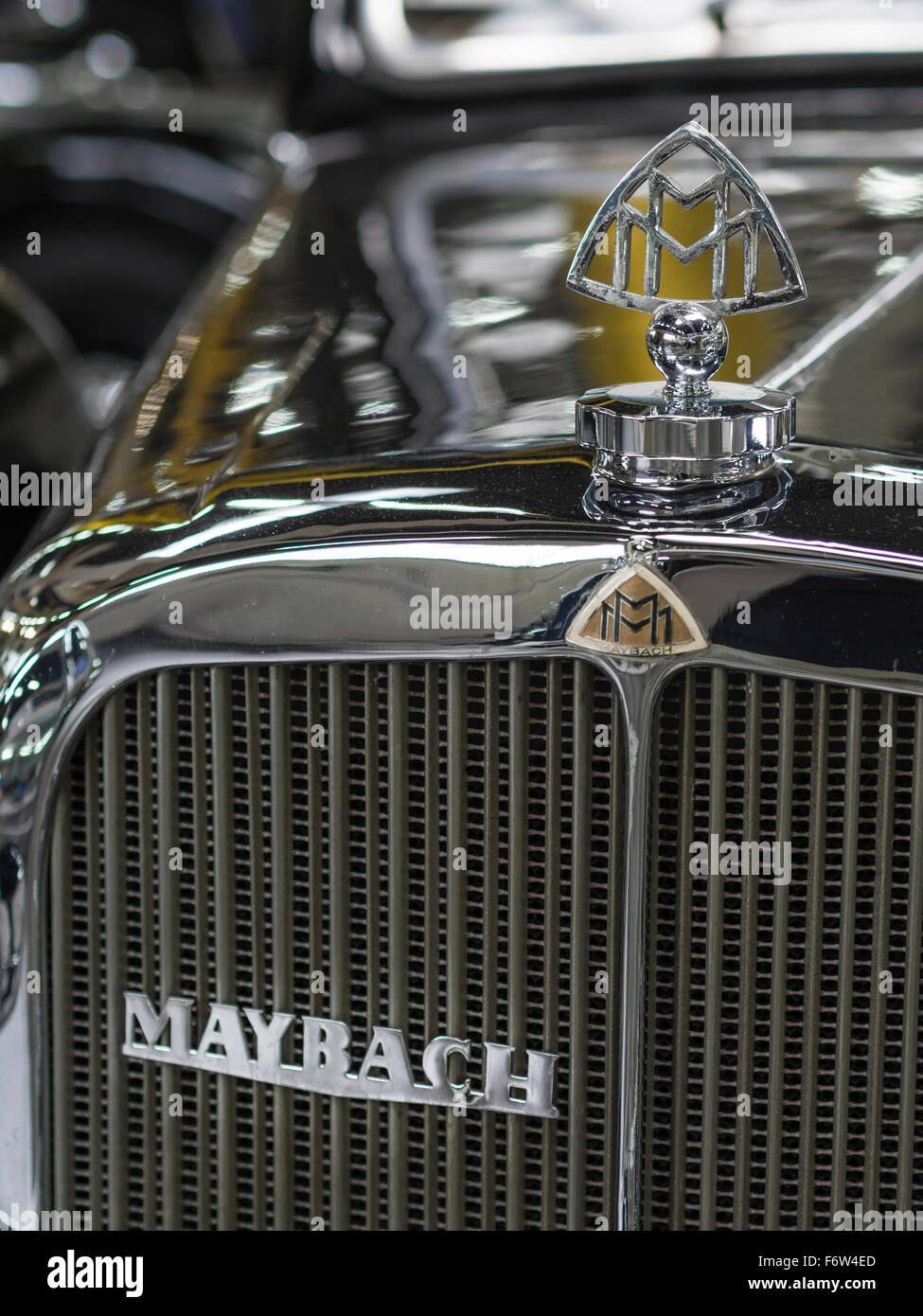 Kühlerfigur von einem historischen Maybach-Oldtimer Stockfoto