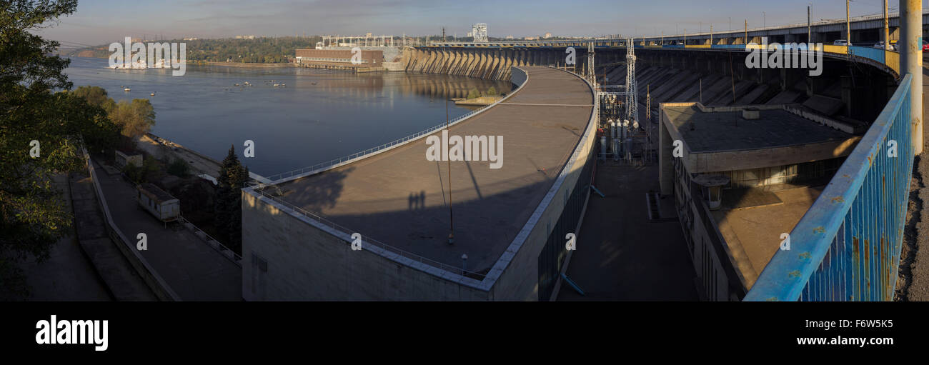 Panoramablick auf Dnjepr Kraftwerk Wasserkraftwerk, Dnjepr und Chortyzja Insel in der Ukraine Stockfoto