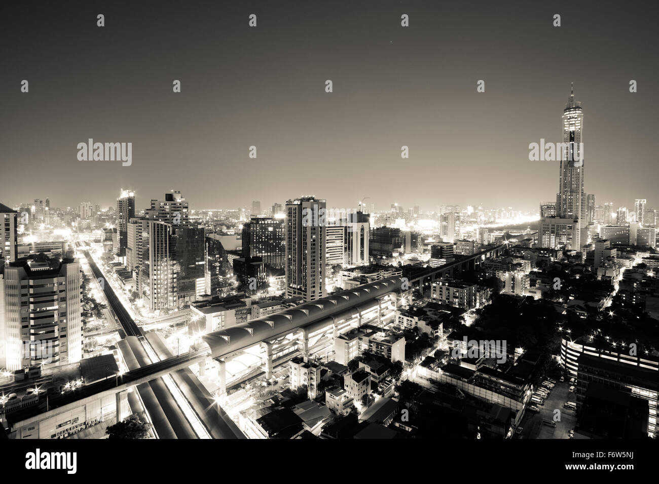 Nachtansicht Stadtbild von Bangkok, in schwarz und weiß Stockfoto