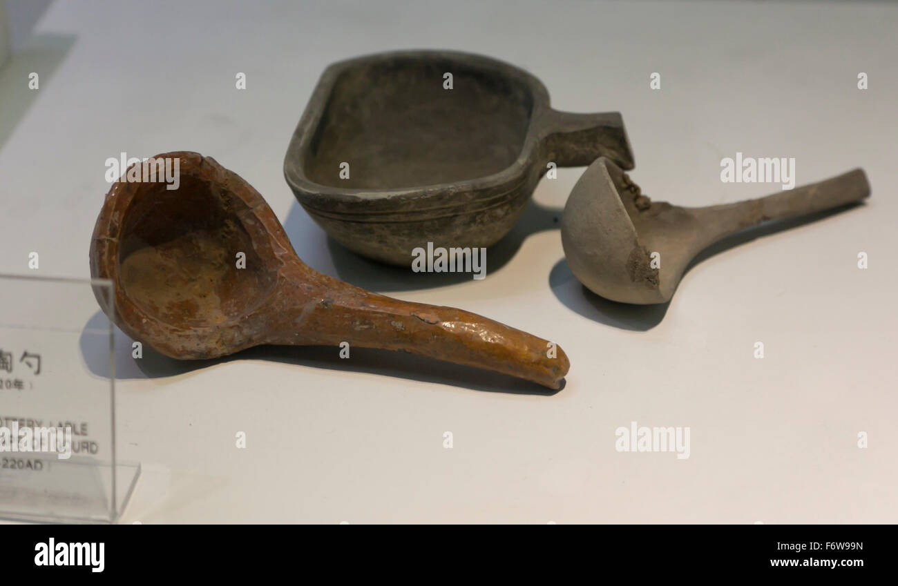 Keramik Figuren Darstellung Köche aus der Han-Zeit angezeigt (206BC).-220AD) im Museum der Sichuan-Küche in Chengdu. Stockfoto