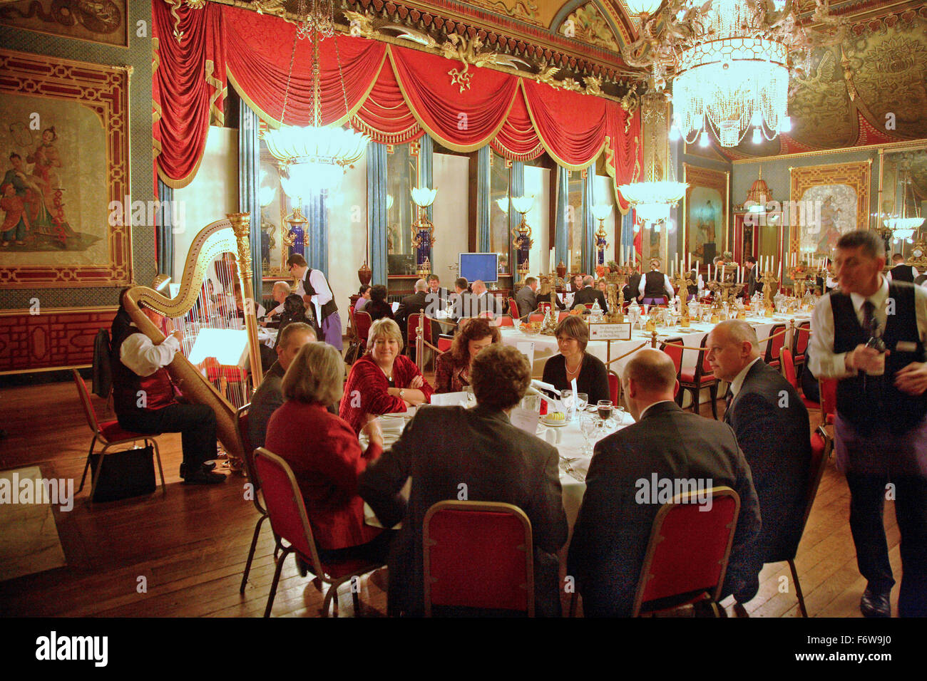 Ein corporate Dinner im Gange am Gebäude Royal Pavilion in Brighton, UK. Stockfoto