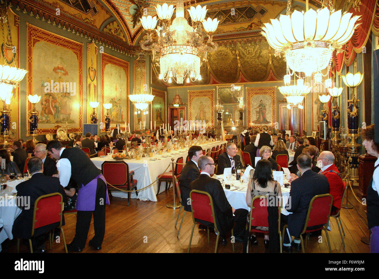 Ein corporate Dinner im Gange in der Hauptsalon am Gebäude Royal Pavilion in Brighton, UK. Stockfoto