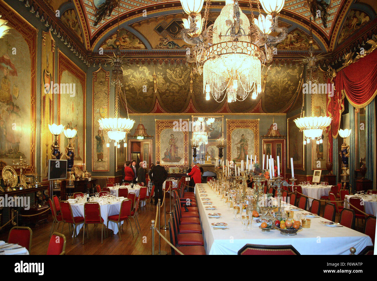 Der Speisesaal im Royal Pavillon Gebäude in Brighton, UK. Richten Sie für ein corporate Dinner-event Stockfoto