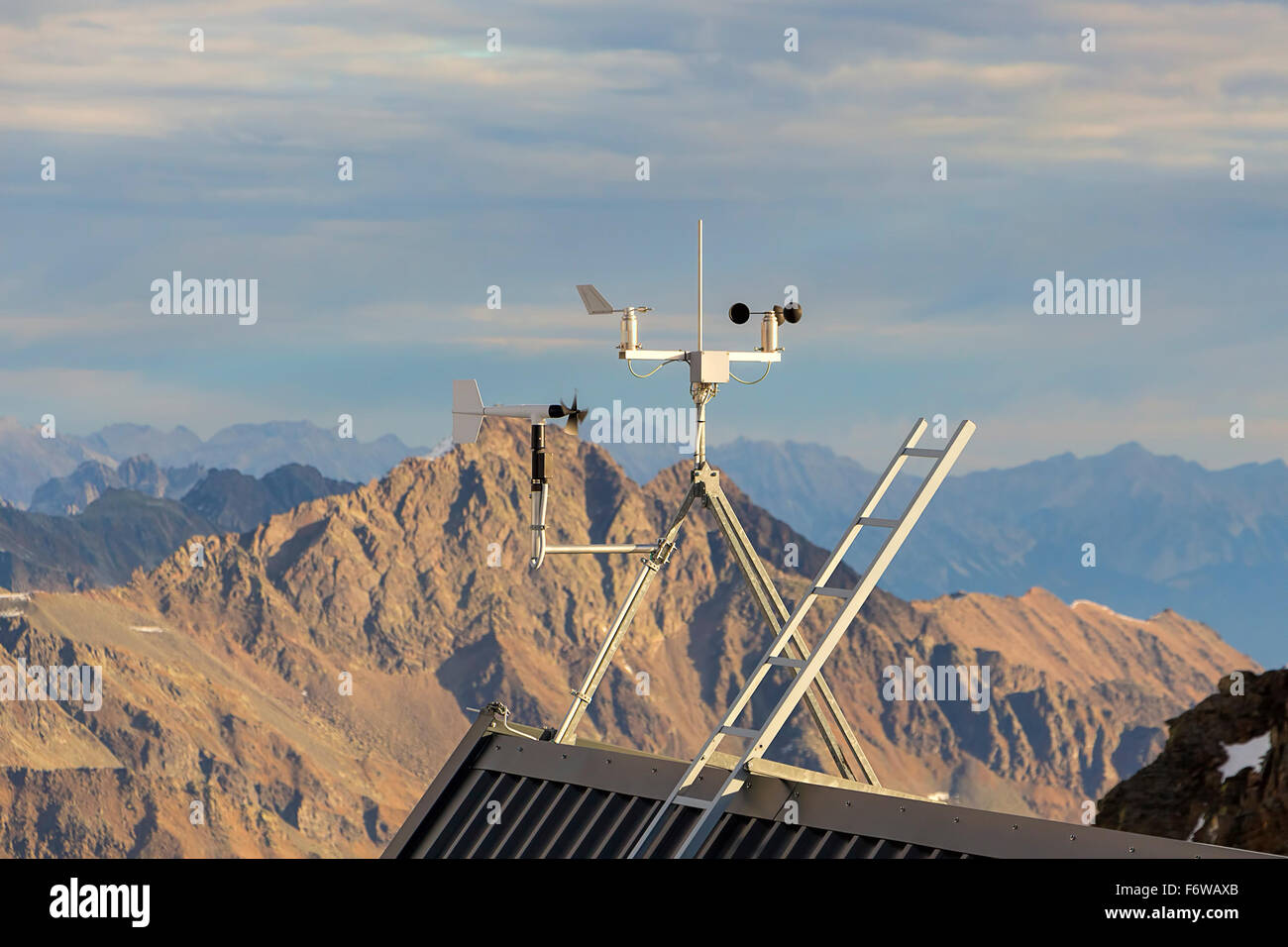 Meteo-Station in den Bergen in Österreichs Alpen. Stockfoto