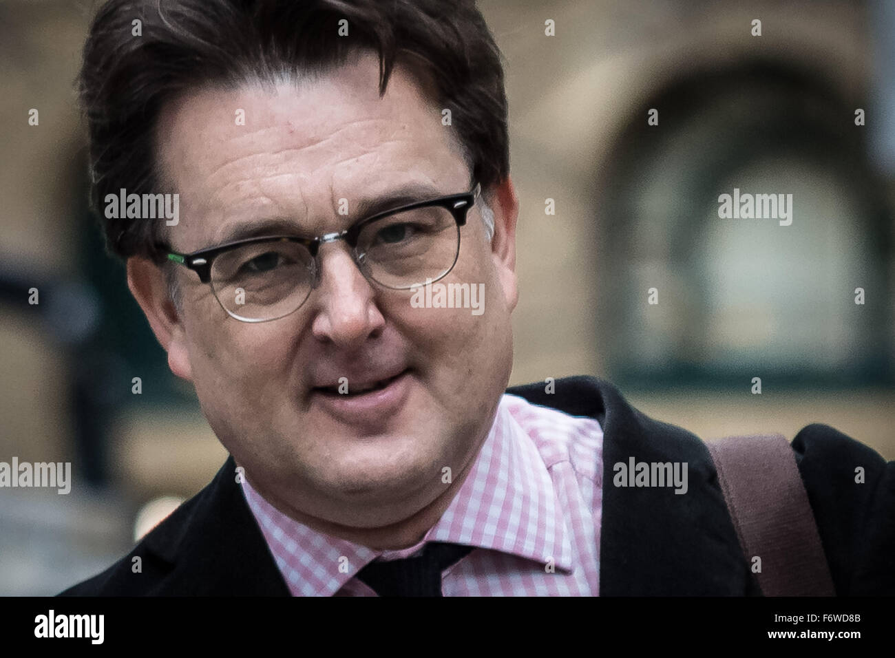 London, UK. 20. November 2015. Andrew Fitch-Holland, kriminelle Barrister und Chris Cairns Mitangeklagten kommt in Southwark Crown Court seines Prozesses unter dem Vorwurf der pervertiert Justiz Kredit weiter: Guy Corbishley/Alamy Live News Stockfoto