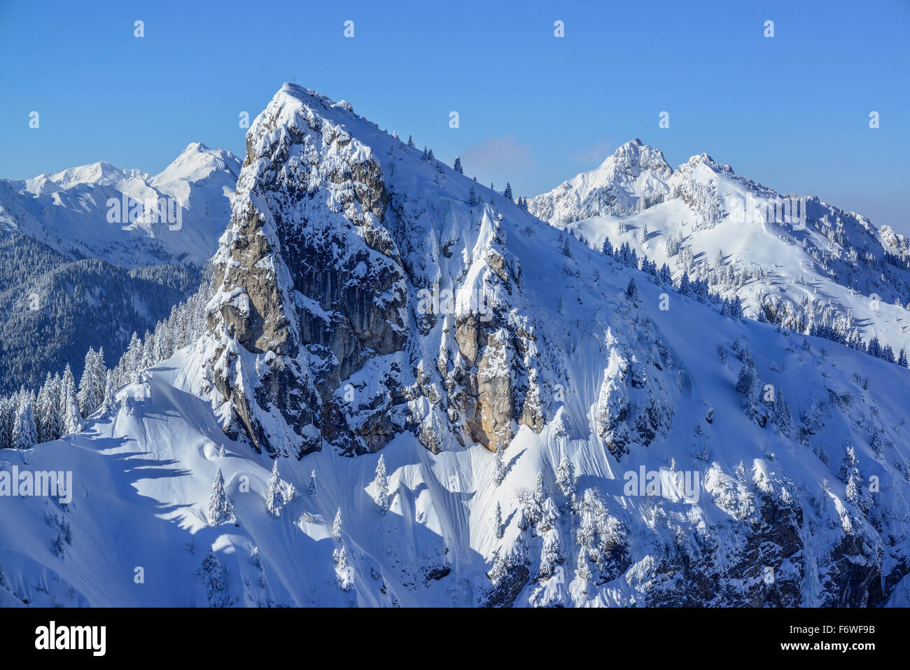 Blick auf Hochplatte, Laubeneck und Grosse Klammspitz aus Teufelstaettkopf, Teufelstaettkopf, Puerschling, Ammergauer Alpen, obere Stockfoto