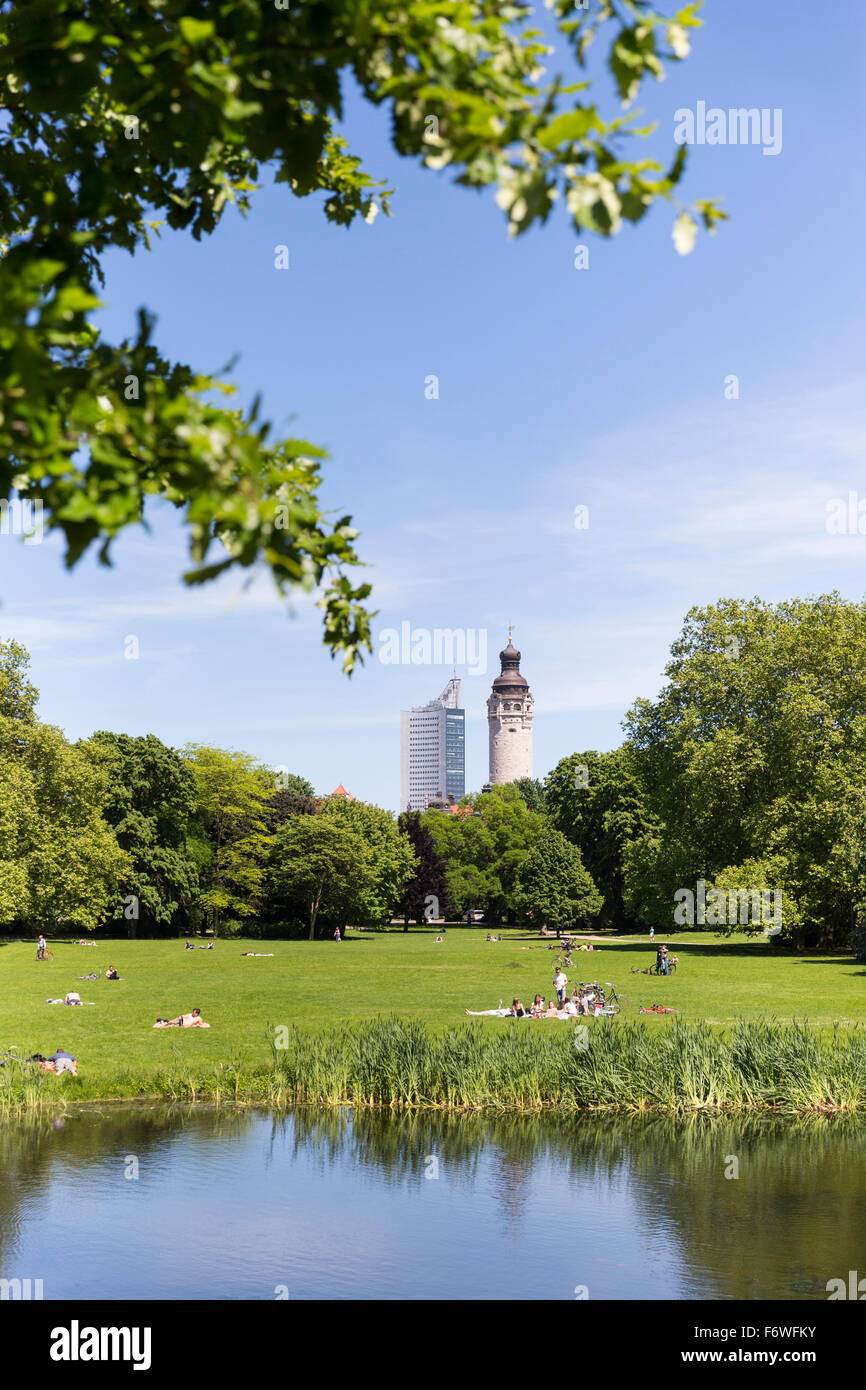 Menschen im teich Fotos und Bildmaterial in hoher Auflösung Alamy