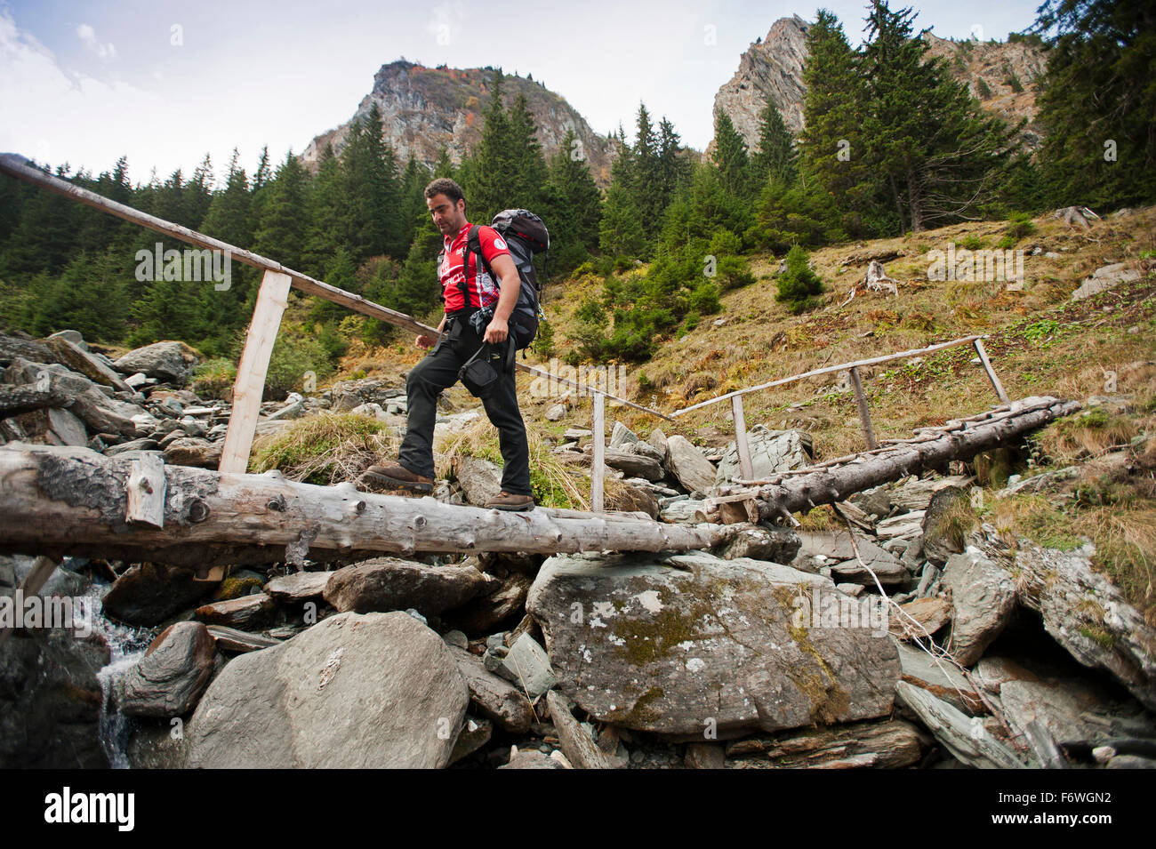 Wanderer in der Nähe von Cabana Turnuri, Fagaras-Gebirge, Siebenbürgen, Rumänien Stockfoto