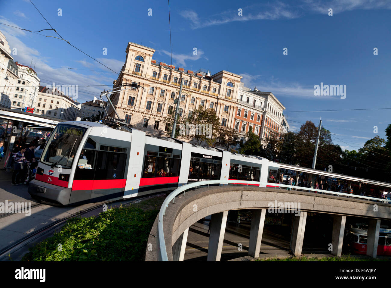Straßenbahn-Haltestelle Schottentor, Wien, Österreich Stockfoto