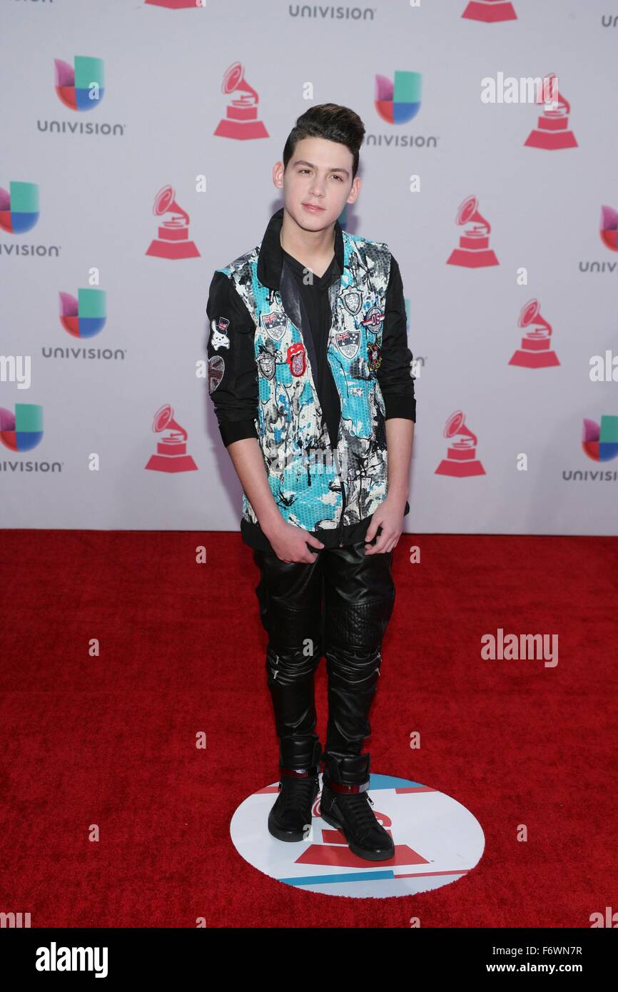 Las Vegas, NV, USA. 19. November 2015. Jeloz bei der Ankunft für 16. Annual Latin GRAMMY Awards - Ankunft 1, MGM Grand Garden Arena, Las Vegas, NV 19. November 2015. © James Atoa/Everett Collection/Alamy Live-Nachrichten Stockfoto