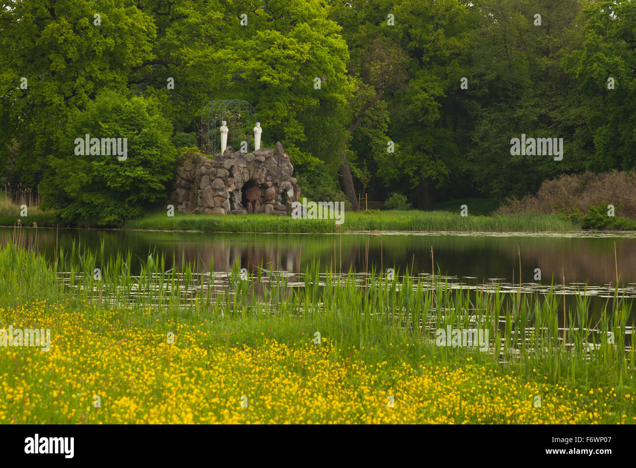 AmalienInsel mit Grotte, Wörlitz, UNESCOWelterbe Garten Königreich