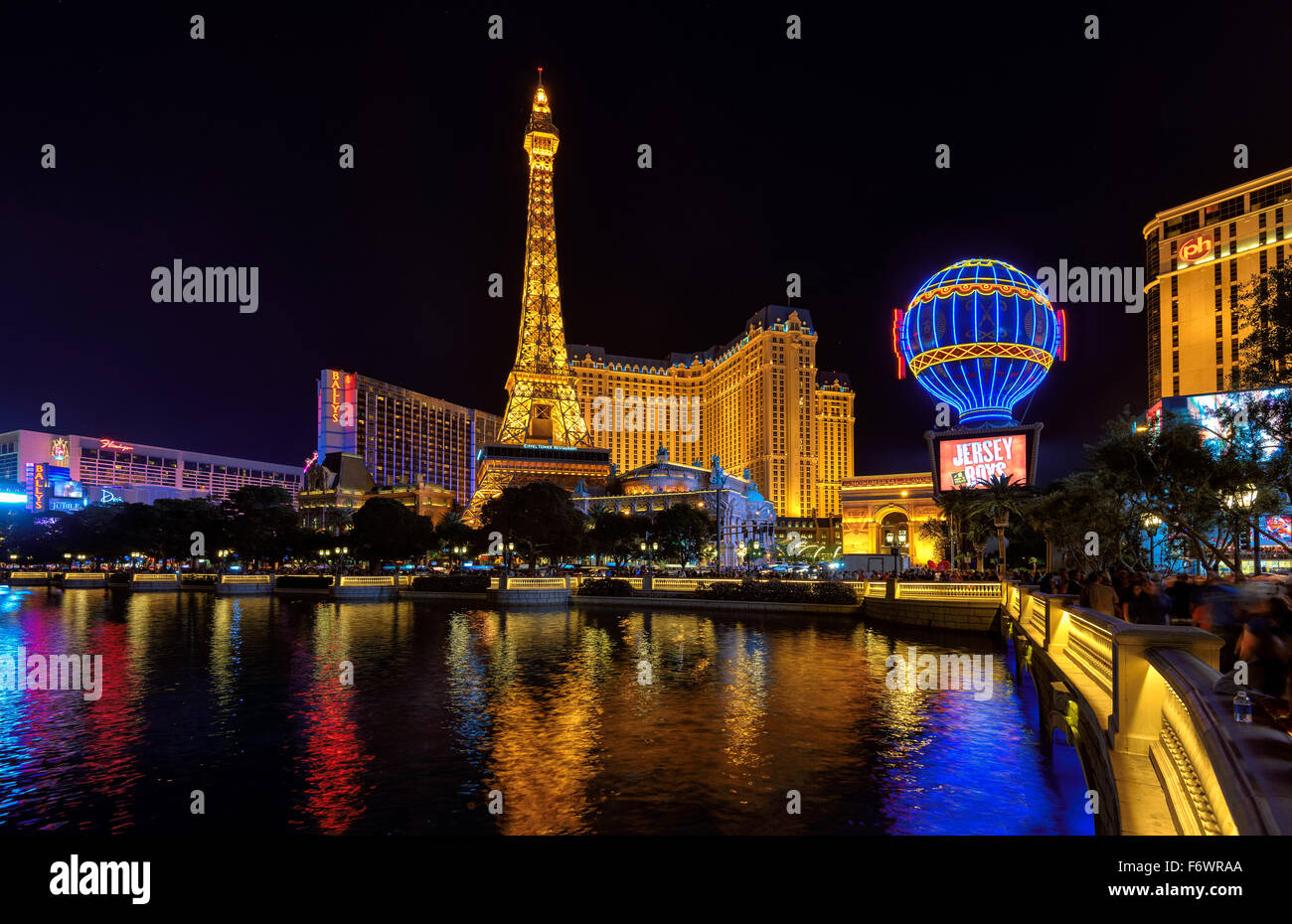 Blick auf das Paris Las Vegas Hotel and Casino auf dem Strip Stockfoto