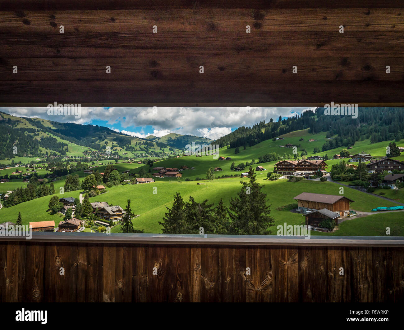 Blick aus einer Hotel-Suite, Gstaad, Kanton Bern, Schweiz Stockfoto Blick aus einer Hotel-Suite, Gstaad, Kanton Bern, Schweiz Stockfoto