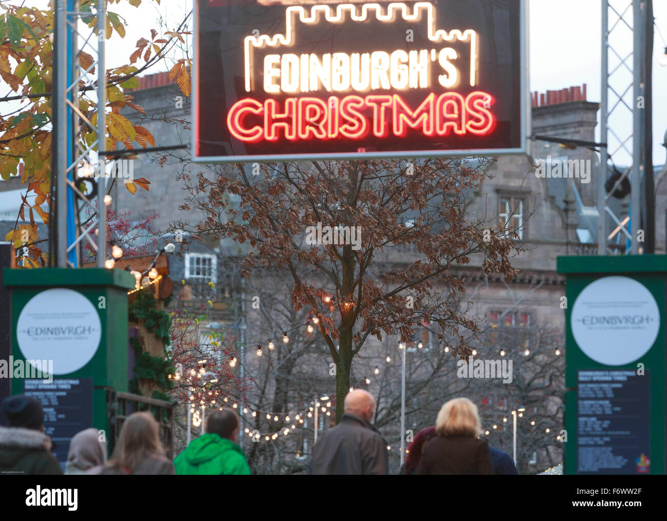 Edinburgh, UK. 20. November. Edinburghs Weihnachten 2015, saisonale Veranstaltungen über Schottlands Hauptstadt. Pako Mera/Alamy Live-Nachrichten. Stockfoto