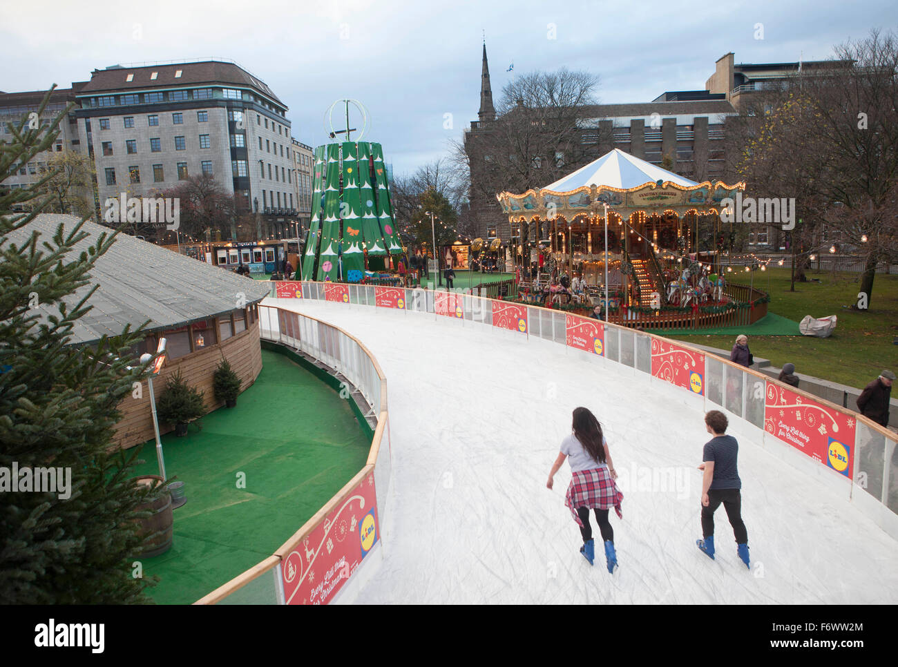 Edinburgh, UK. 20. November. Edinburghs Weihnachten 2015, saisonale Veranstaltungen über Schottlands Hauptstadt. Pako Mera/Alamy Live-Nachrichten. Stockfoto