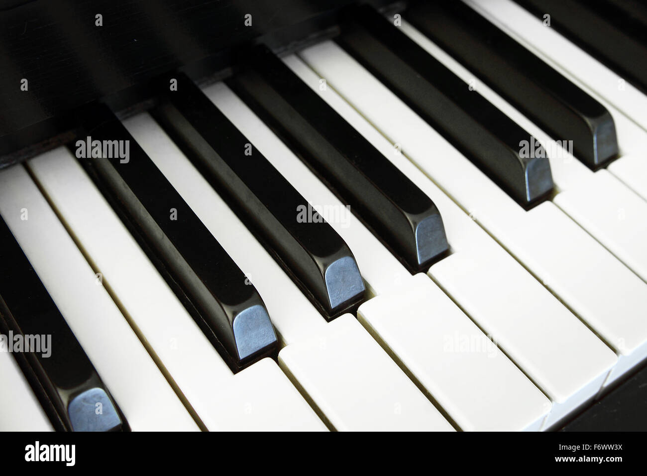 Klaviertasten schräg mit Vignettierung Stockfoto