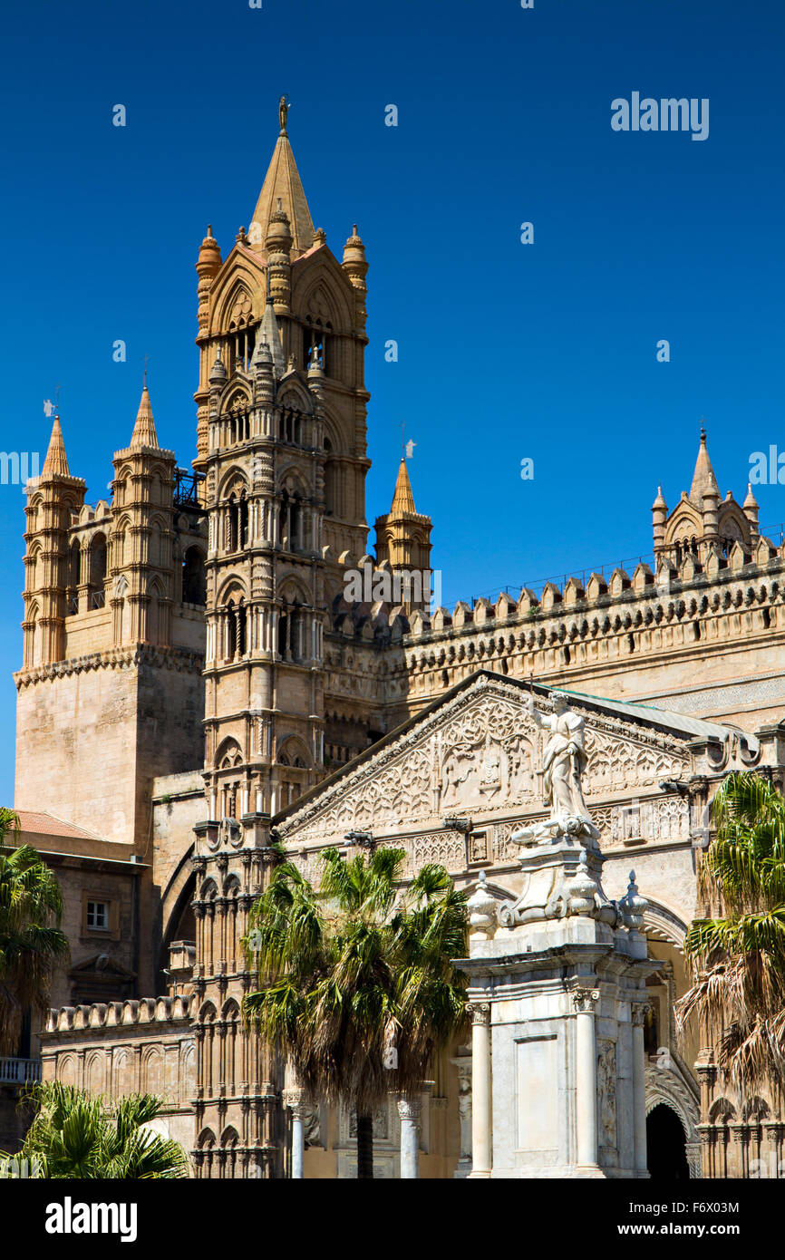 Glockenturm der Kathedrale von Palermo, Sizilien, Italien Stockfoto