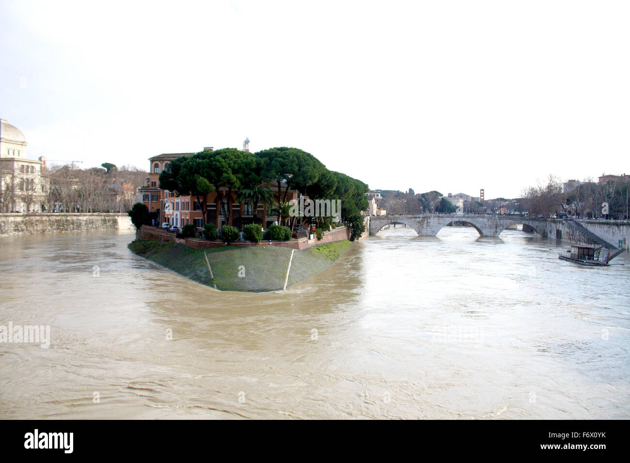 Isola Tiberina überflutet, in Rom, Italien Stockfoto