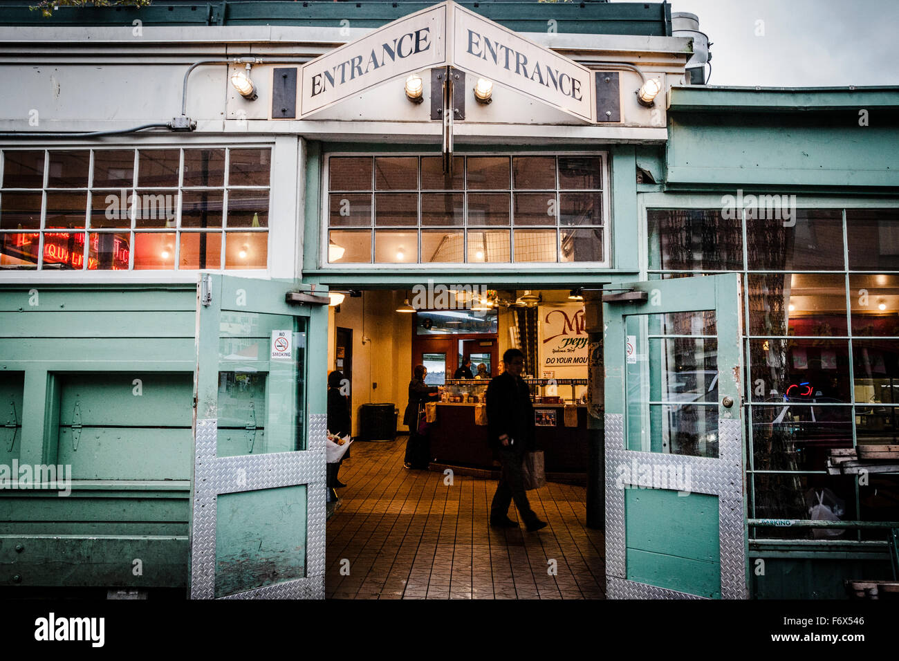 Das Public Market Center auch weltweit bekannt als Pike Place Market in Seattle, Washington Stockfoto
