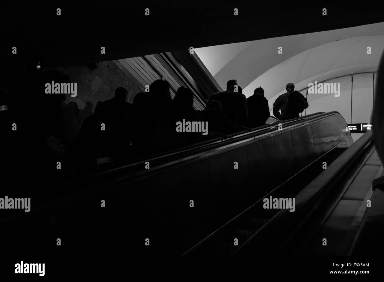 Die Rolltreppe in St.Petersburg Metro nachschlagen Stockfoto