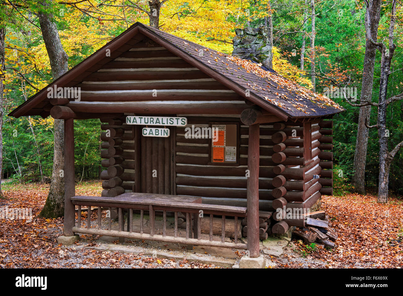 Die Naturforscher-Kabine ist eine Quelle von Informationen über die vielen Wanderwege in Ohios Hocking Hills State Park zu finden. Stockfoto