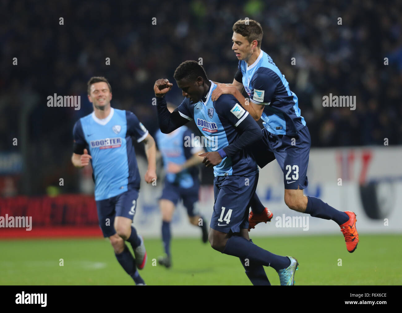 Bochum, Deutschland. 20. November 2015. Fußball, Deutschland, 2. Bundesliga, VfL Bochum Vs Union Berlin, Bochum, 20.11.2015: Janik Haberer (Bochum, R) feiert mit Peniel Mlapa. Bildnachweis: Jürgen Schwarz/Alamy Live-Nachrichten Stockfoto