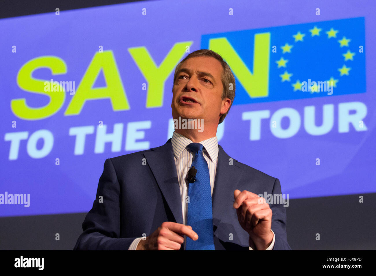 London, UK. 20. November 2015. Nigel Farage MEP, Leiter der UK Independence Party (UKIP), spricht über einen britischen Ausstieg der Europäischen Union bei der Sag Nein zur EU-Tour am Emmanuel Centre in London. Stockfoto