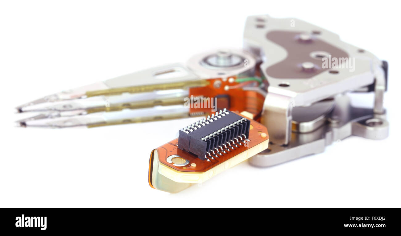 Teile einer Festplatte auf weißem Hintergrund Stockfoto