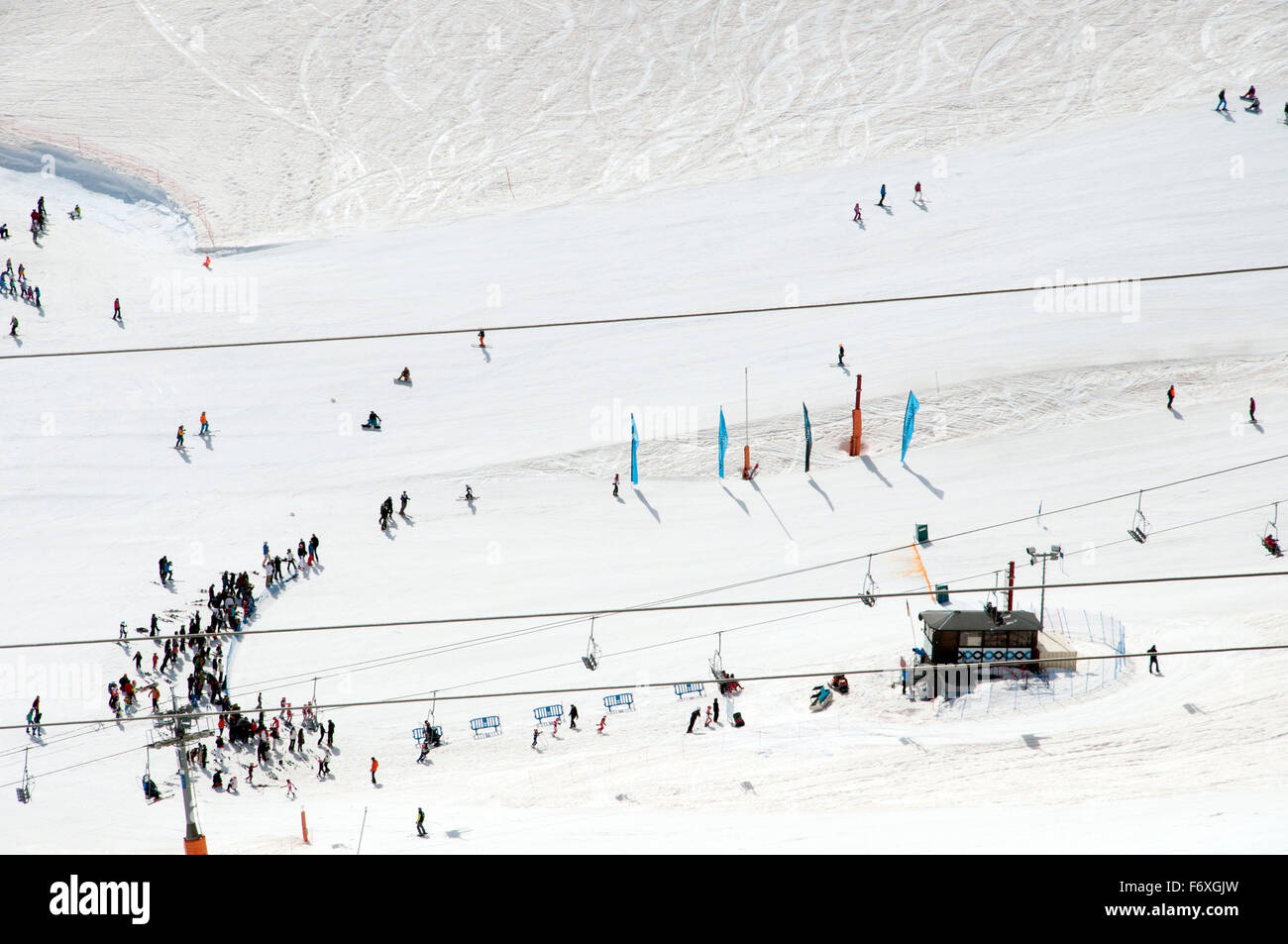 Menschen Skifahren in Ski Pisten in Pas De La Casa in Andorra. Stockfoto